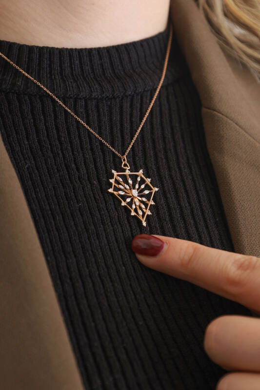 Lulu Necklace Pentagon - Rose Gold - 2